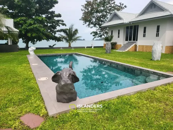 Mini resort 5 bdrm with swimming pool on the first coastline (Thong Son Beach)