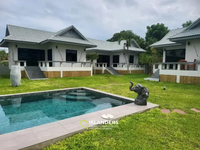 Mini resort 5 bdrm with swimming pool on the first coastline (Thong Son Beach)