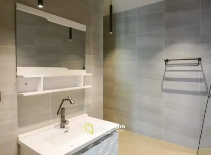 Mini resort 5 bdrm with swimming pool on the first coastline (Thong Son Beach)