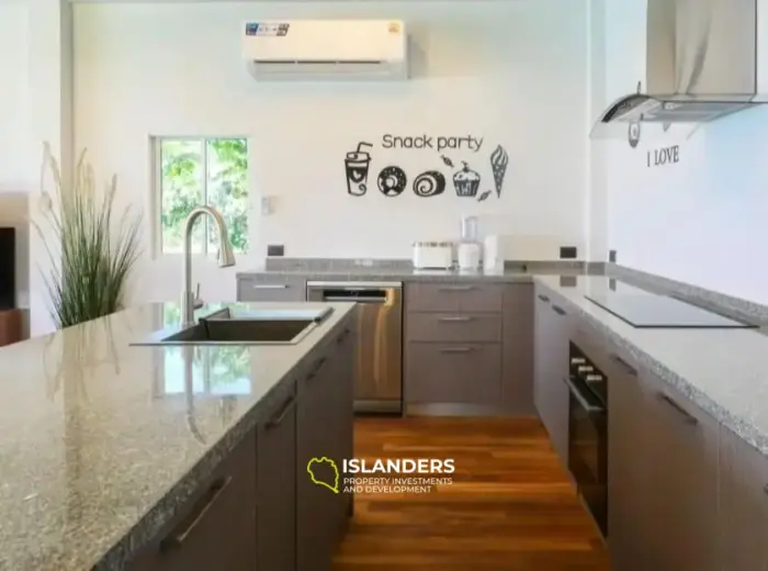 Mini resort 5 bdrm with swimming pool on the first coastline (Thong Son Beach)