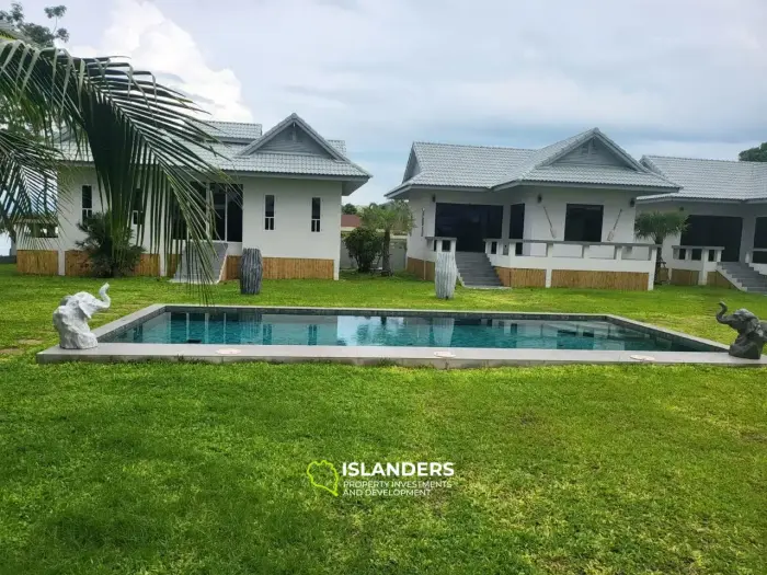 Mini resort 5 bdrm with swimming pool on the first coastline (Thong Son Beach)