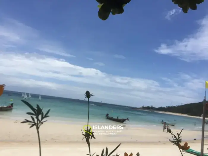 Beach front hotel - Chaloklum