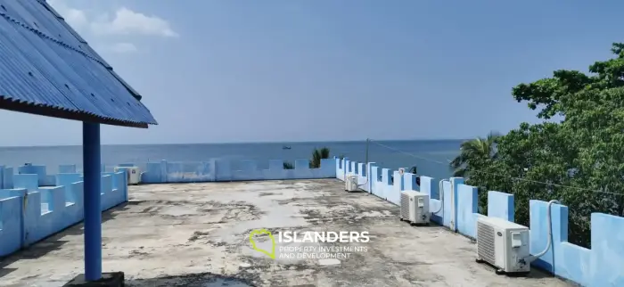 Beach front hotel - Chaloklum