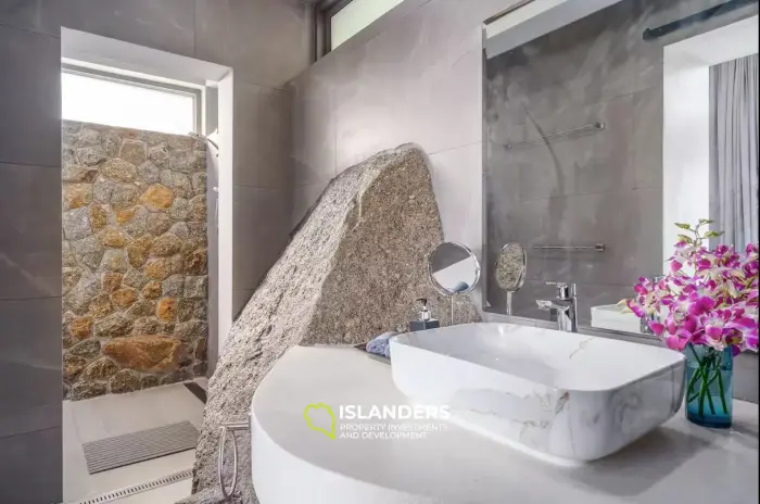 วิลล่าพร้อมสระว่ายน้ำ 3 ห้องนอนกว้างขวางในพื้นที่สีเขียวที่เงียบสงบ