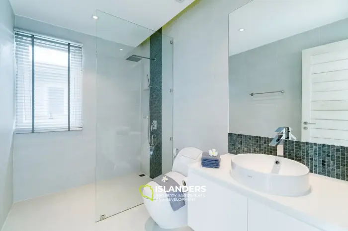 Two-storey pool villa 4 bdrm with access to private beach