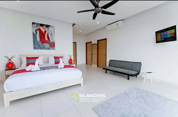 Spacious 5 bdrm pool villa with 180 degree sea view