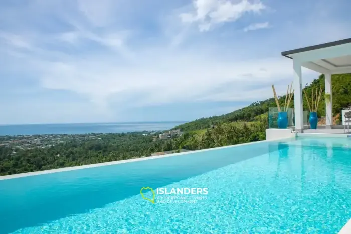 Spacious 5 bdrm pool villa with 180 degree sea view