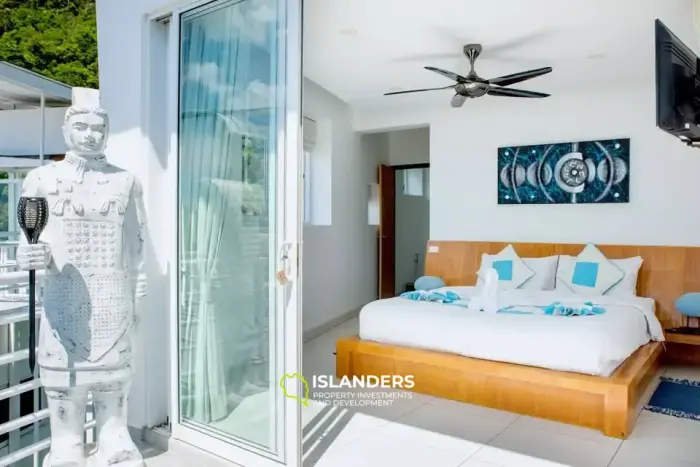 Spacious 5 bdrm pool villa with 180 degree sea view