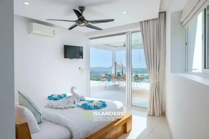 Spacious 5 bdrm pool villa with 180 degree sea view