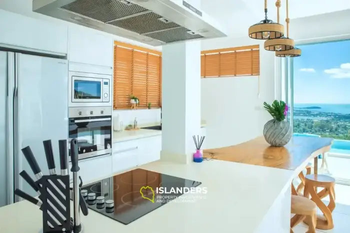 Spacious 5 bdrm pool villa with 180 degree sea view