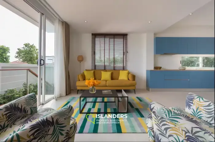 Poolvilla mit 4 Schlafzimmern und Blick auf den Strand und das Meer.