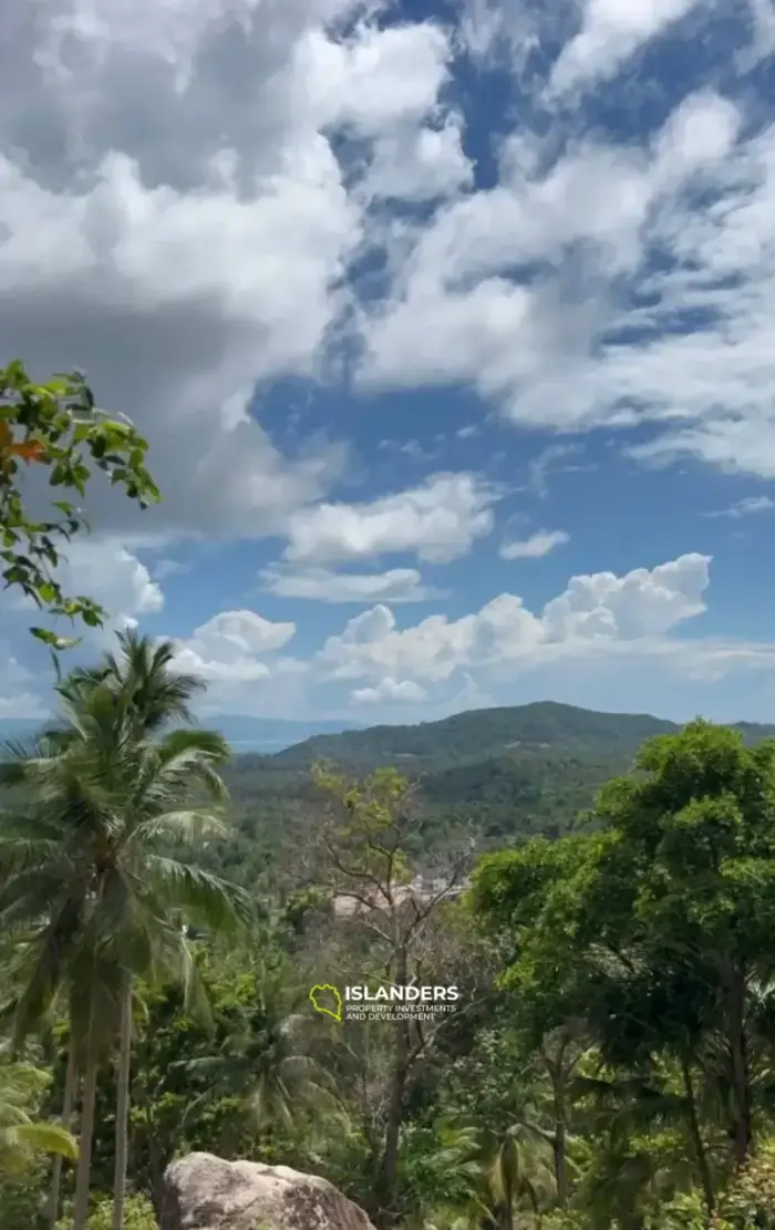 1 राय समुद्र और पहाड़ों के दृश्य के साथ