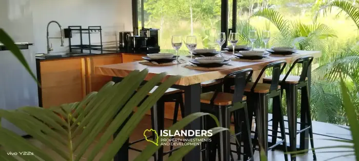 วิลล่าทรอปิคอลขนาดกว้าง 2 ห้องนอนพร้อมสระว่ายน้ำ