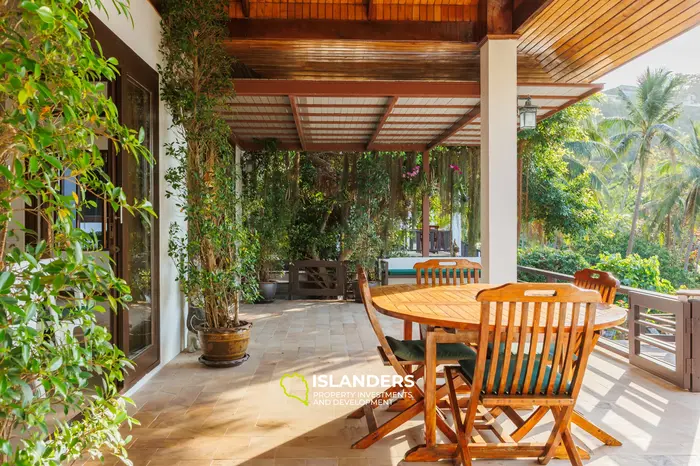 LUXURY BEACH FRONT VILLA RETREAT IN KOH PHANGAN