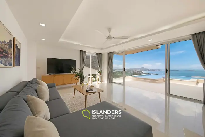 Geräumige 4-Zimmer-Villa mit Pool mit Blick auf die Berge und das Meer.