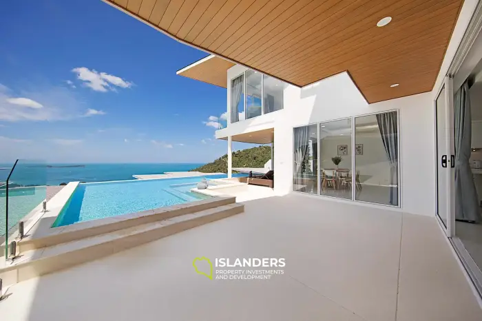 Geräumige 4-Zimmer-Villa mit Pool mit Blick auf die Berge und das Meer.