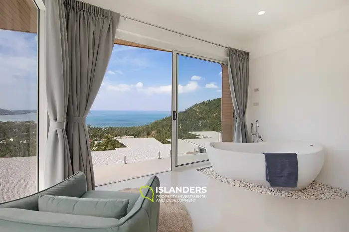 Geräumige 4-Zimmer-Villa mit Pool mit Blick auf die Berge und das Meer.