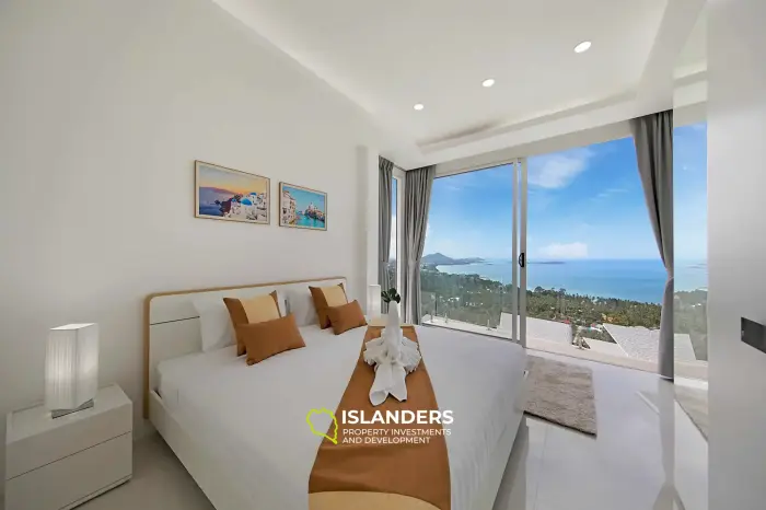 Geräumige 4-Zimmer-Villa mit Pool mit Blick auf die Berge und das Meer.