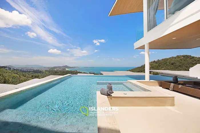 Geräumige 4-Zimmer-Villa mit Pool mit Blick auf die Berge und das Meer.
