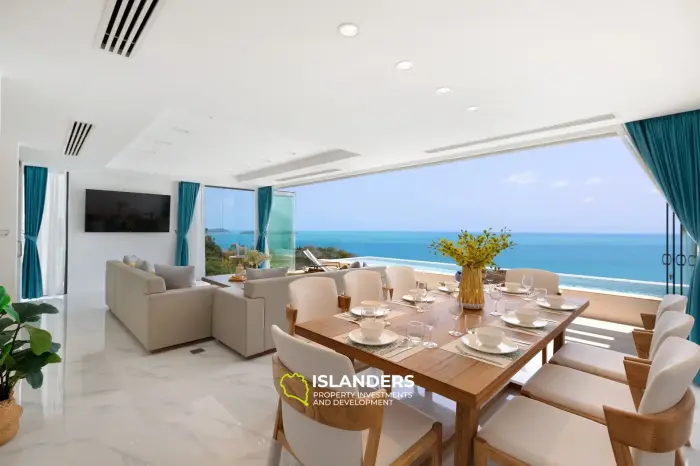 Villa de lujo de 3 habitaciones con piscina en el centro y vista al mar.