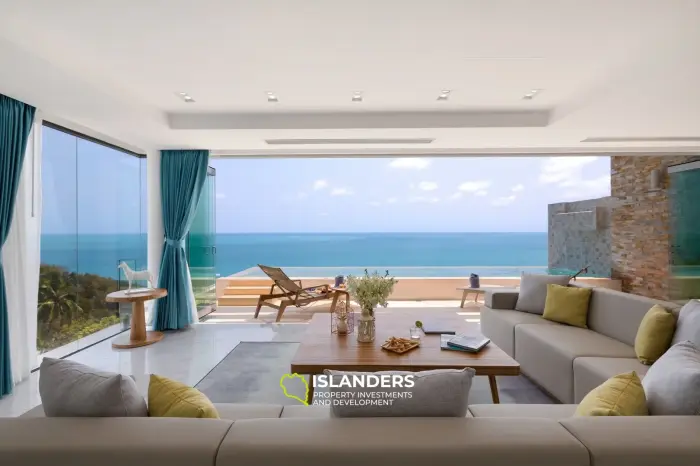 Villa de lujo de 3 habitaciones con piscina en el centro y vista al mar.