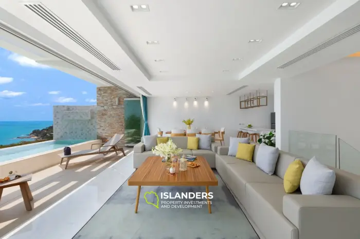 Villa de lujo de 3 habitaciones con piscina en el centro y vista al mar.
