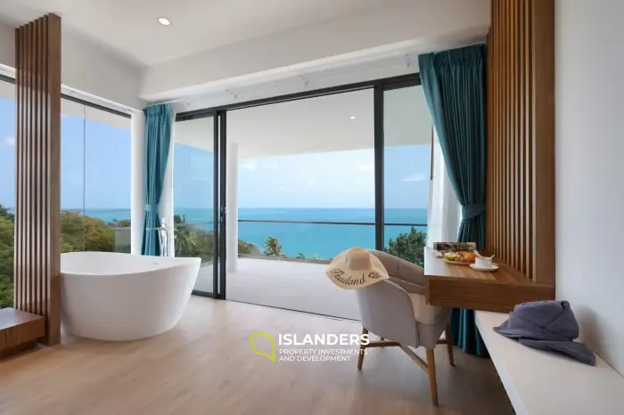 Villa de lujo de 3 habitaciones con piscina en el centro y vista al mar.