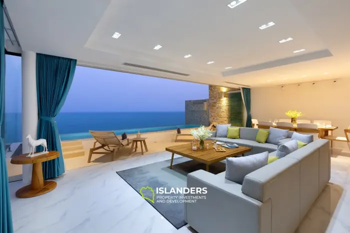 Villa de lujo de 3 habitaciones con piscina en el centro y vista al mar.