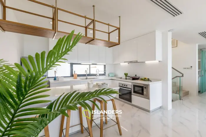 Villa dúplex con piscina de 3 habitaciones, amueblada y con vista al océano.