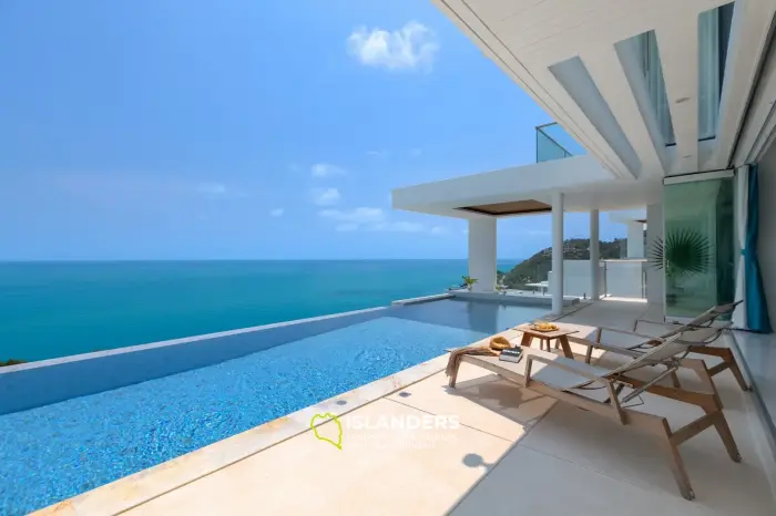 Villa de 5 habitaciones con piscina y vistas panorámicas al mar.