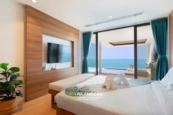 Villa de 5 habitaciones con piscina y vistas panorámicas al mar.
