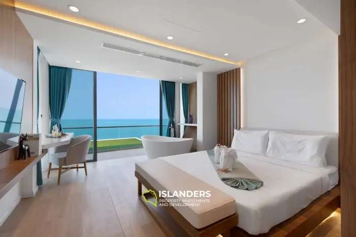 Villa de 5 habitaciones con piscina y vistas panorámicas al mar.