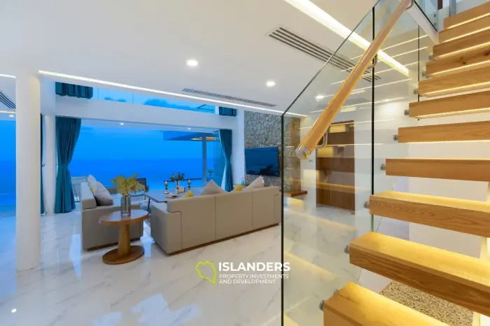Villa de 5 habitaciones con piscina y vistas panorámicas al mar.
