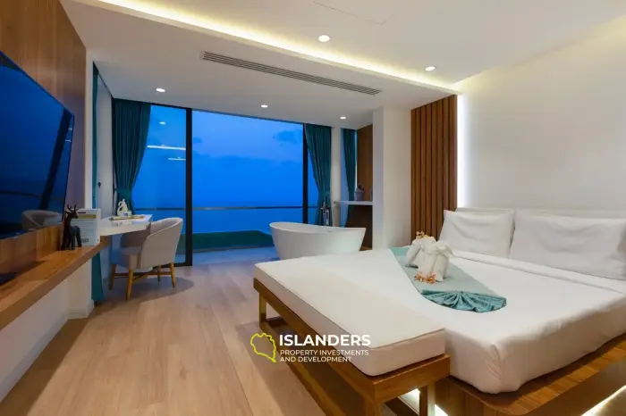 Villa de 5 habitaciones con piscina y vistas panorámicas al mar.