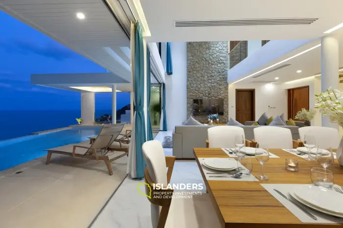 Villa de 5 habitaciones con piscina y vistas panorámicas al mar.