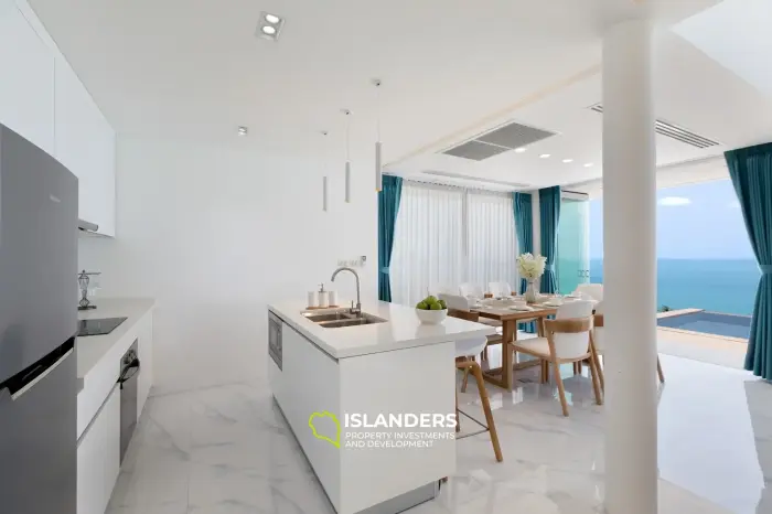 Villa de 5 habitaciones con piscina y vistas panorámicas al mar.