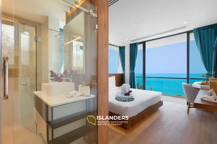 Elegante villa de 5 habitaciones con piscina y vistas al mar y a la montaña.