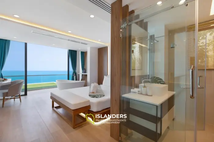 Elegante villa de 5 habitaciones con piscina y vistas al mar y a la montaña.