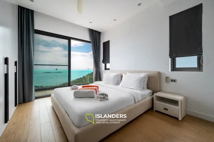 Villa con piscina de 3 habitaciones con vista al mar y gran terreno.