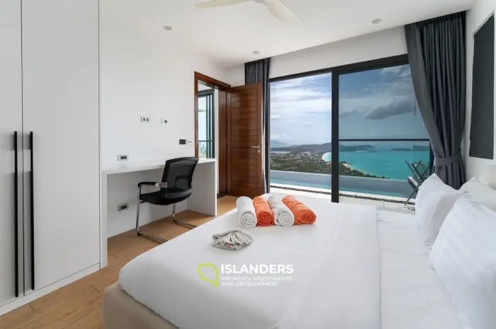 Villa con piscina de 3 habitaciones con vista al mar y gran terreno.