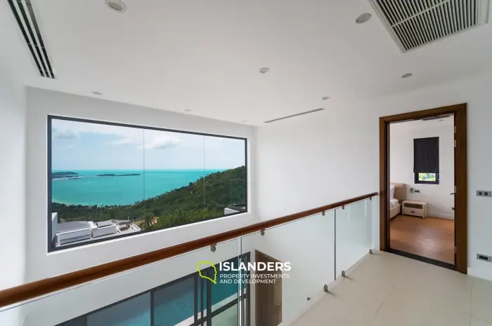 Villa con piscina de 3 habitaciones con vista al mar y gran terreno.