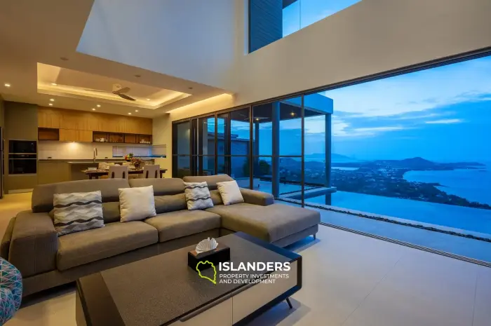 Villa con piscina de 3 habitaciones con vista al mar y gran terreno.