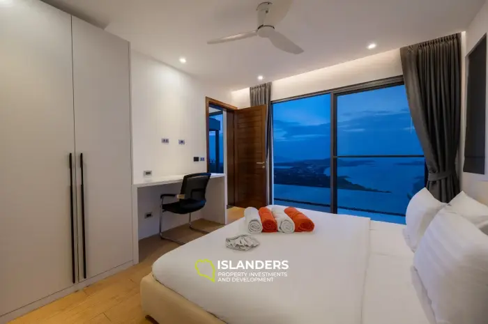 Villa con piscina de 3 habitaciones con vista al mar y gran terreno.