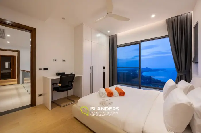 Villa con piscina de 3 habitaciones con vista al mar y gran terreno.