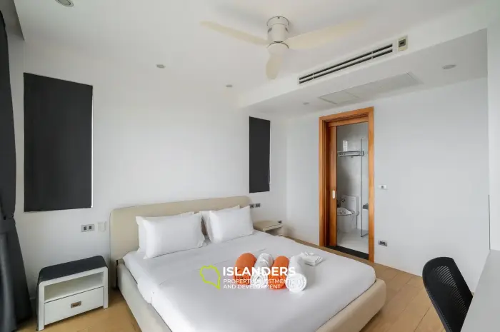 Villa con piscina de 3 habitaciones con vista al mar y gran terreno.