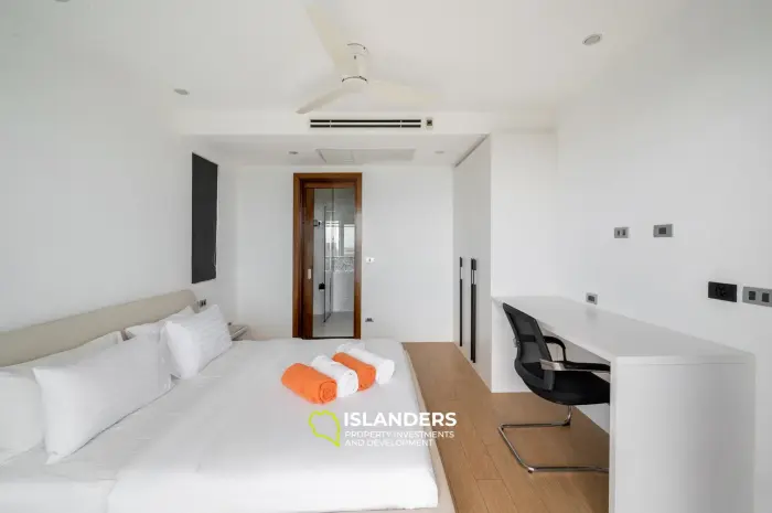 Villa con piscina de 3 habitaciones con vista al mar y gran terreno.