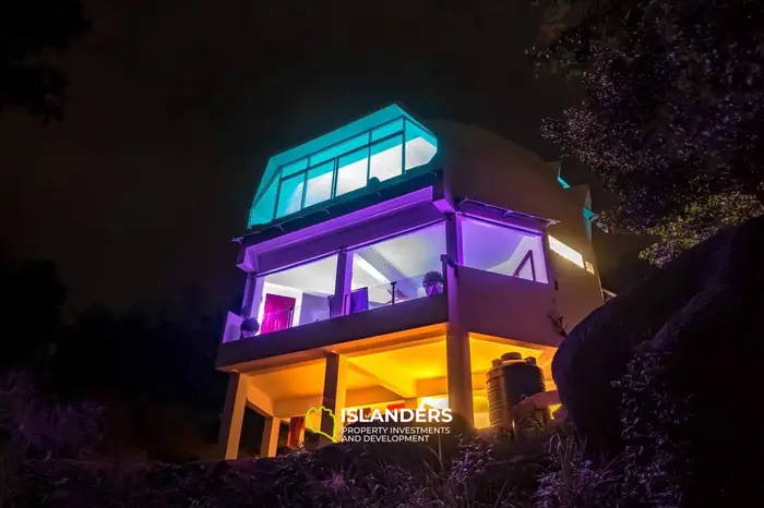 บ้านที่ไม่เหมือนใครพร้อมเข้าอยู่พร้อมวิวทะเลที่น่าทึ่งในท้องซาลา