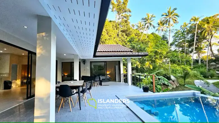 عقار جميل يضم فيلتين مطلتين على البحر