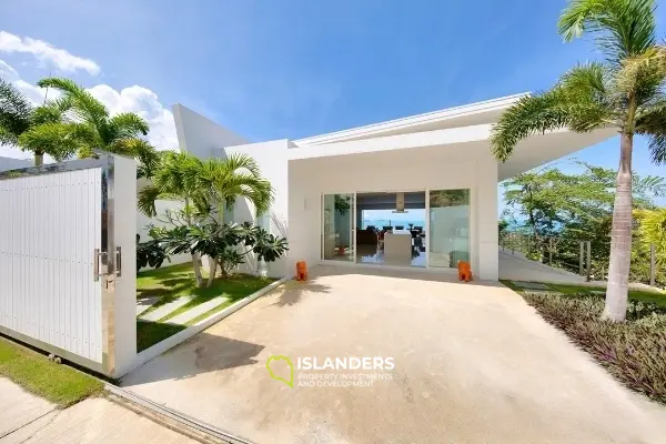 Villa moderne de 3 chambres avec piscine et vue panoramique sur la mer depuis les collines de Bangrak.