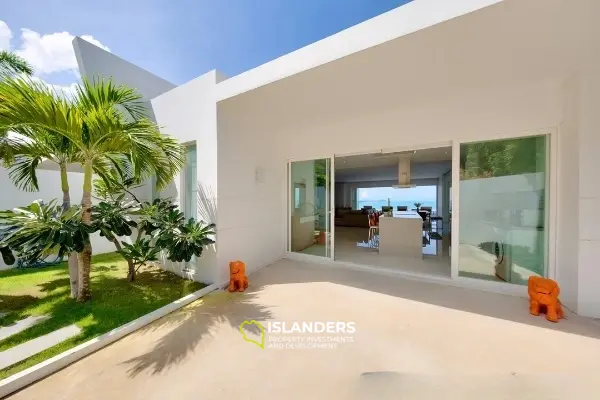 Villa moderne de 3 chambres avec piscine et vue panoramique sur la mer depuis les collines de Bangrak.